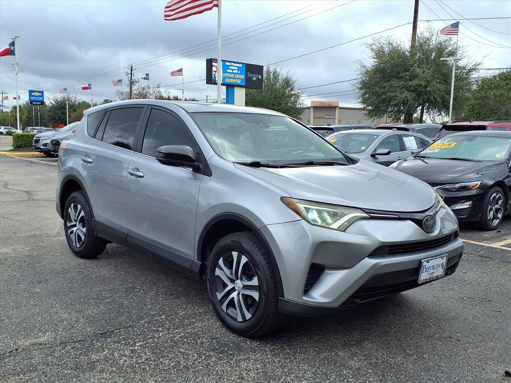 Used 2018 Toyota RAV4 LE image 20