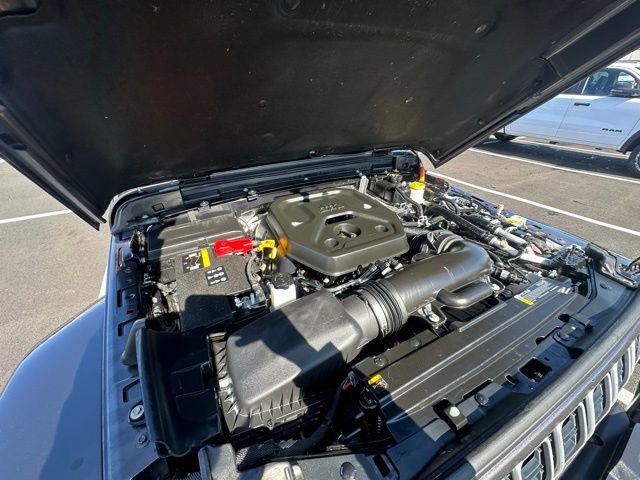 Used 2025 Jeep Wrangler Unlimited Sahara w/ Safety Group image 16