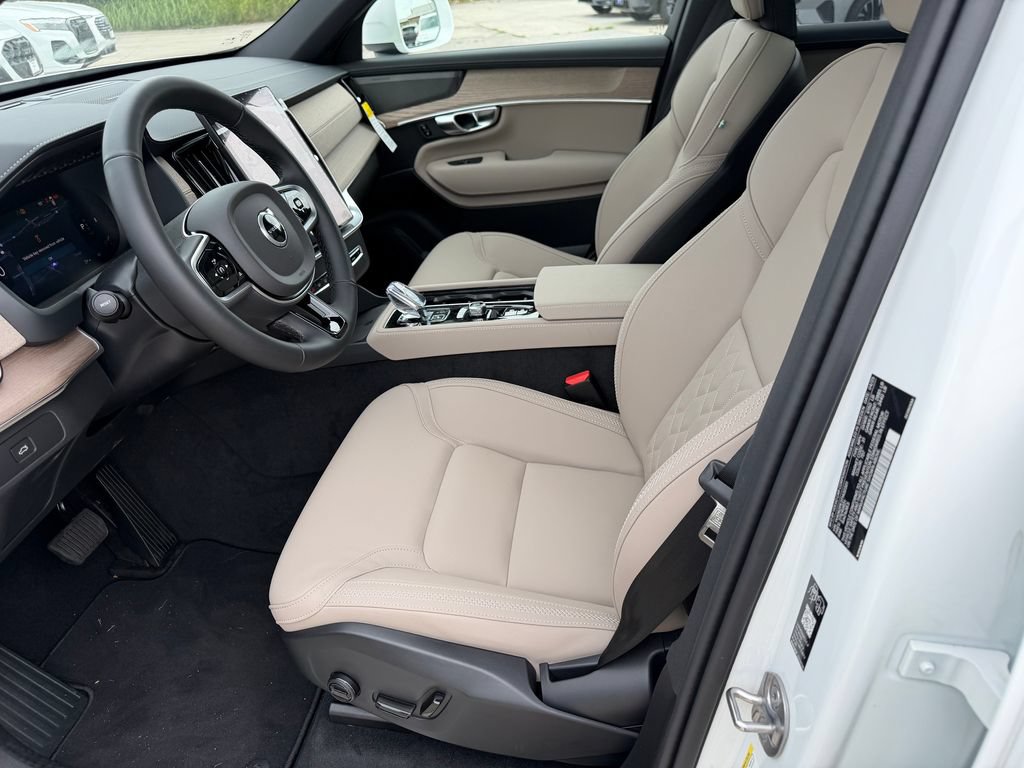 New 2026 Volvo XC90 B6 Plus w/ Protection Package Premier AWD/4WD image 17