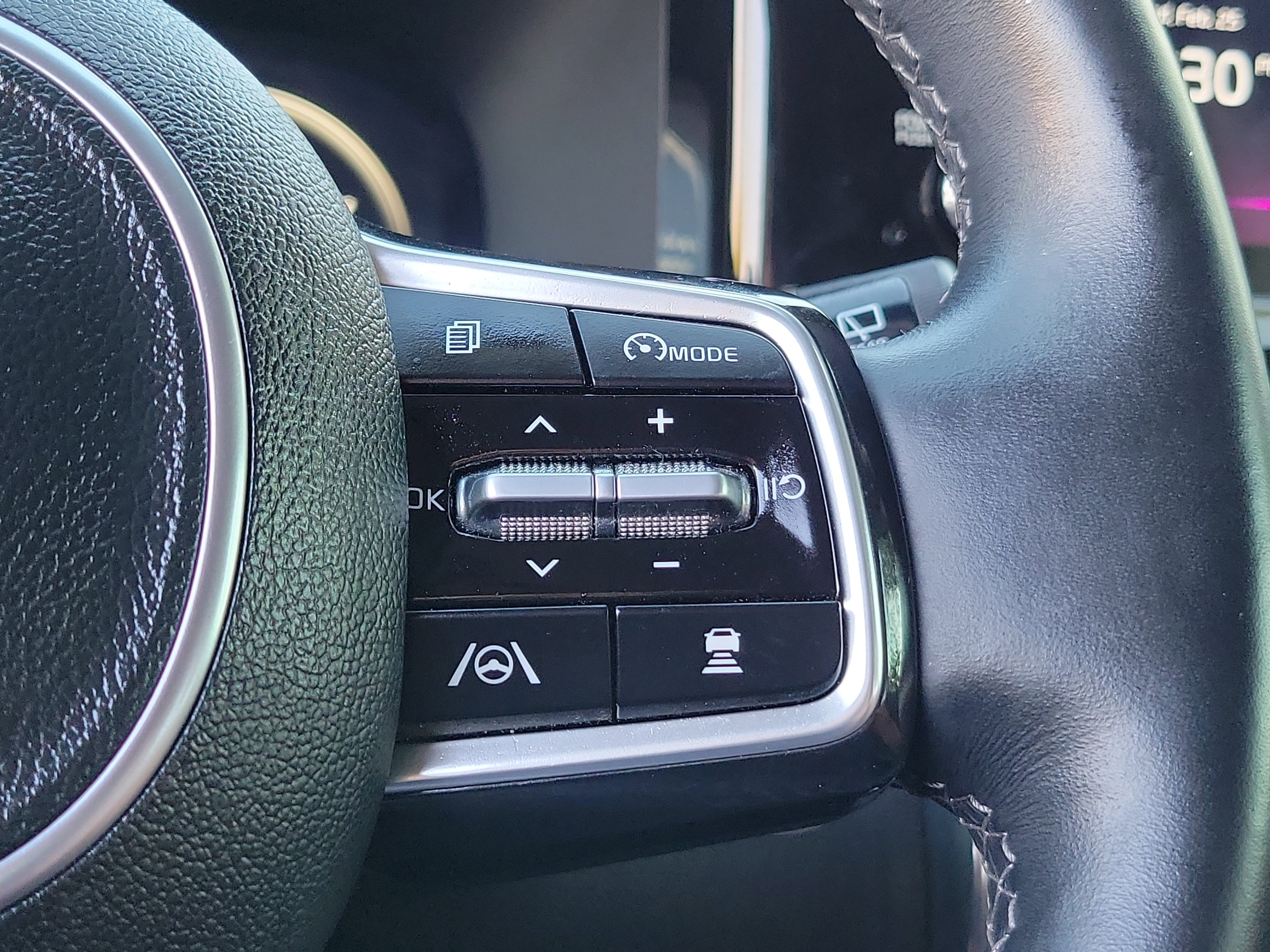 Used 2023 Kia Sorento SX Prestige image 30