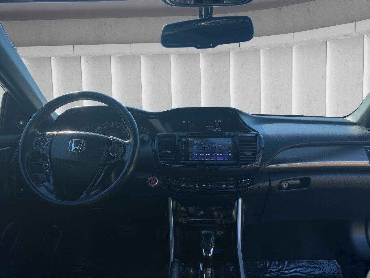 Used 2017 Honda Accord EX-L image 11