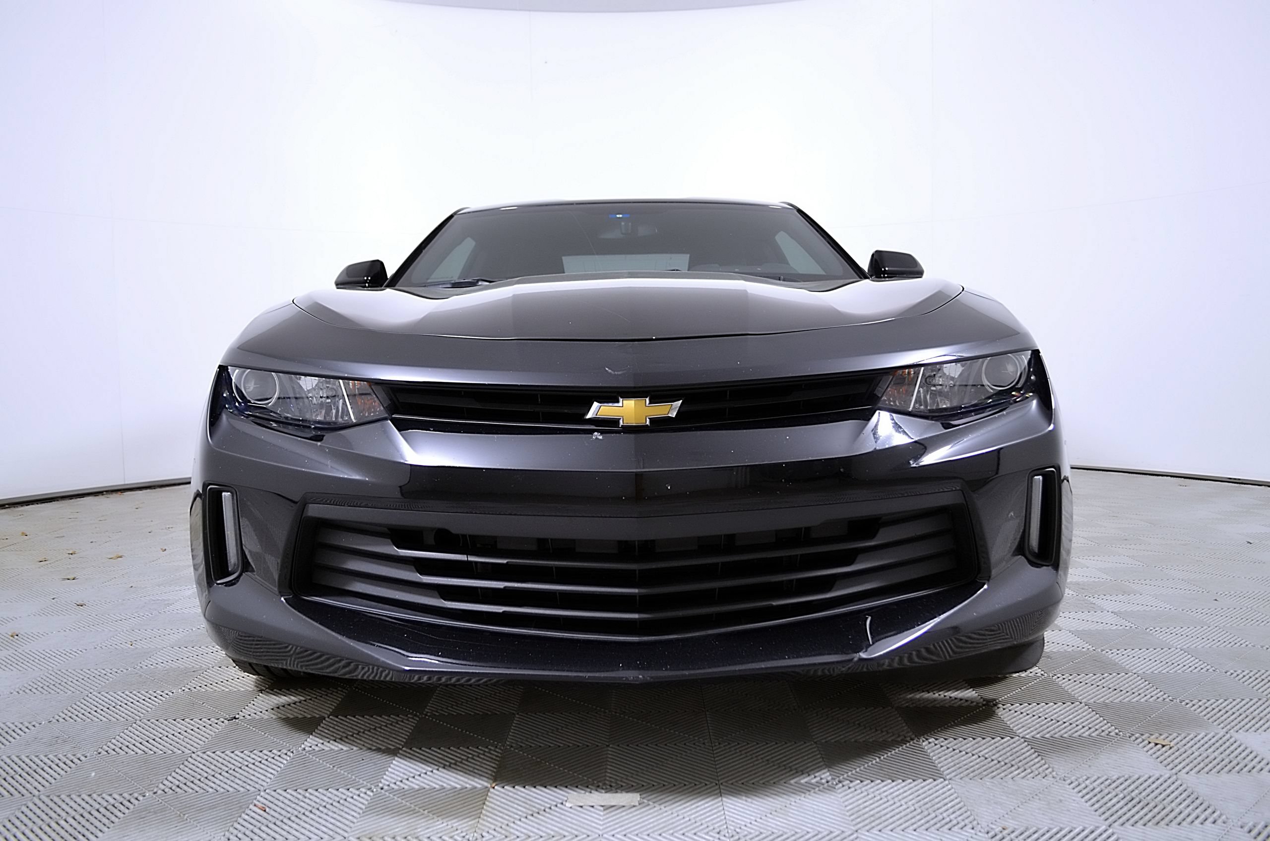 Used 2018 Chevrolet Camaro LT RWD image 5