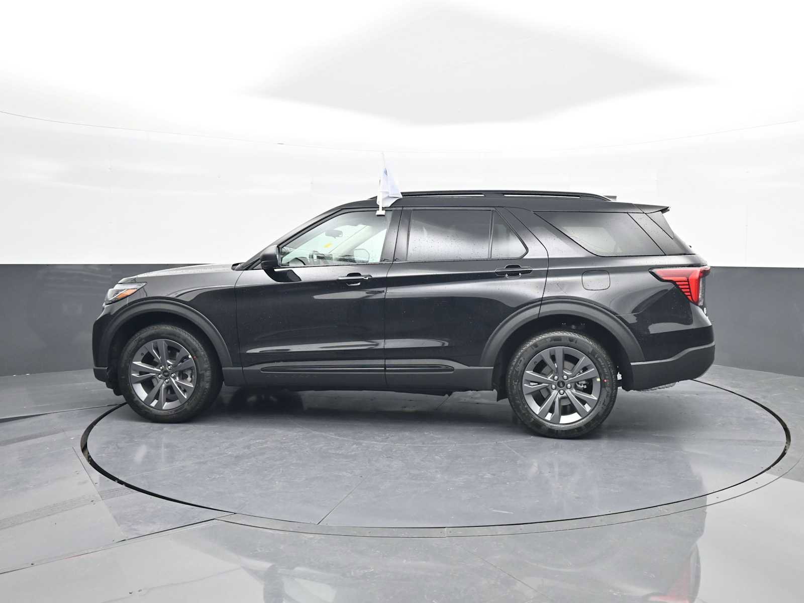 New 2026 Ford Explorer Active w/ Active Comfort Package image 5