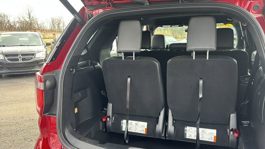 Used 2018 Ford Explorer XLT w/ Equipment Group 202A image 34