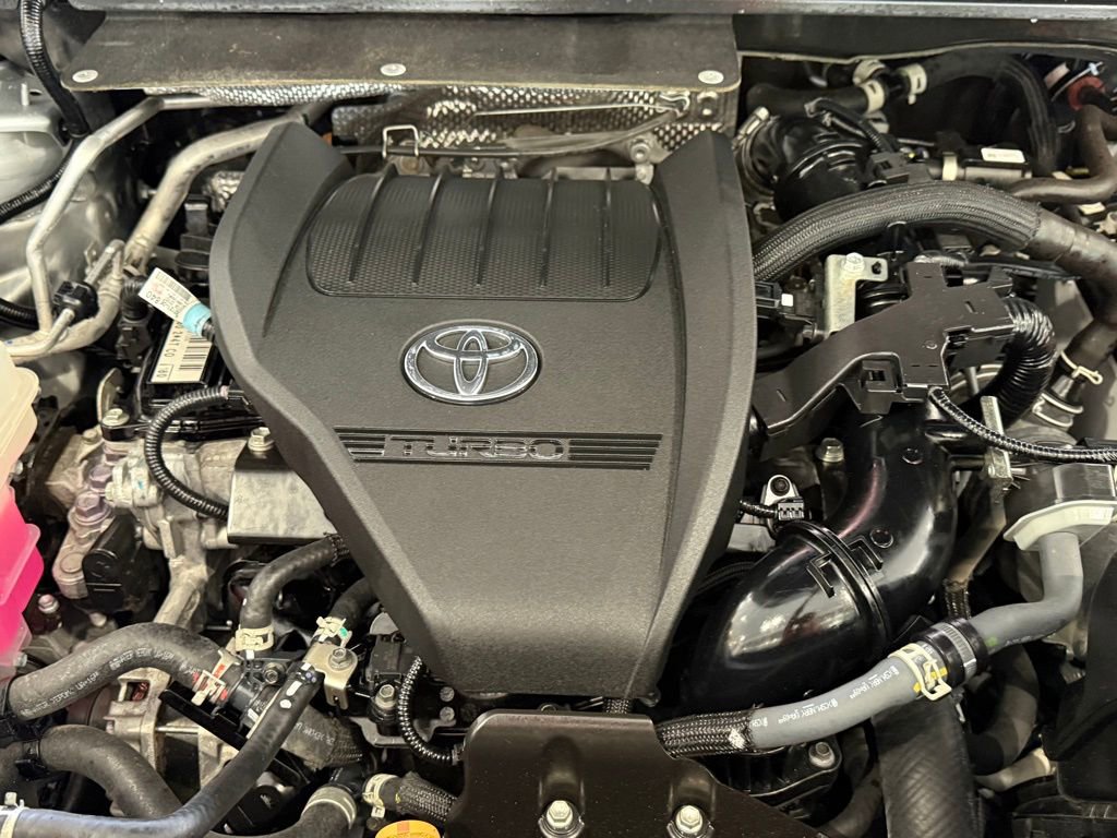 Used 2024 Toyota Highlander XLE AWD/4WD image 37