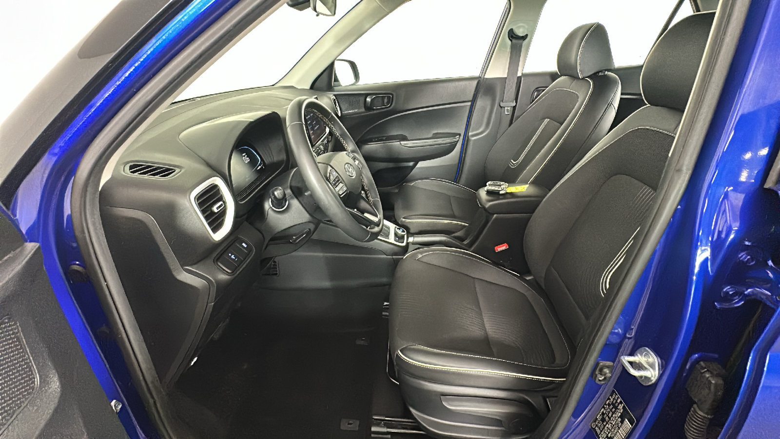 Certified 2023 Hyundai Venue Limited FWD image 15