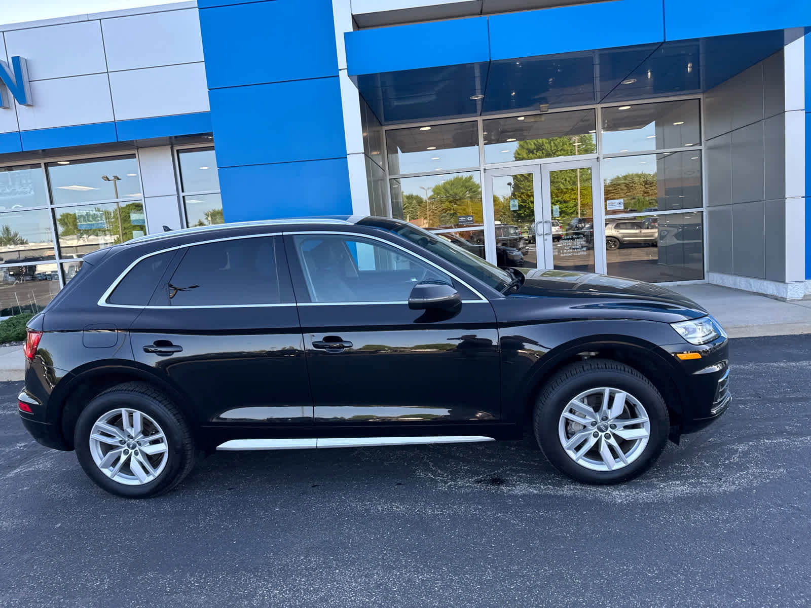 Used 2020 Audi Q5 2.0T Premium AWD/4WD image 2