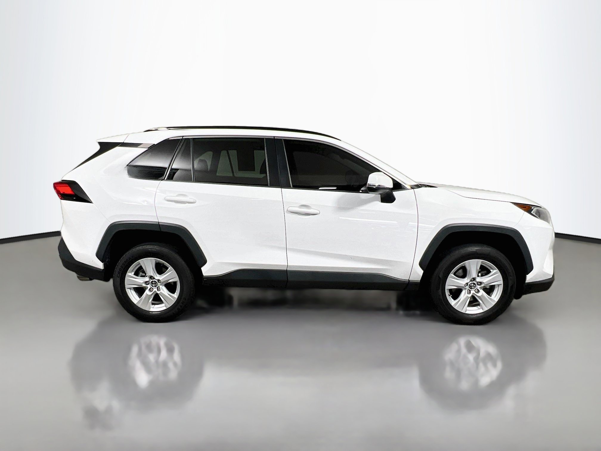 Used 2021 Toyota RAV4 XLE FWD image 3