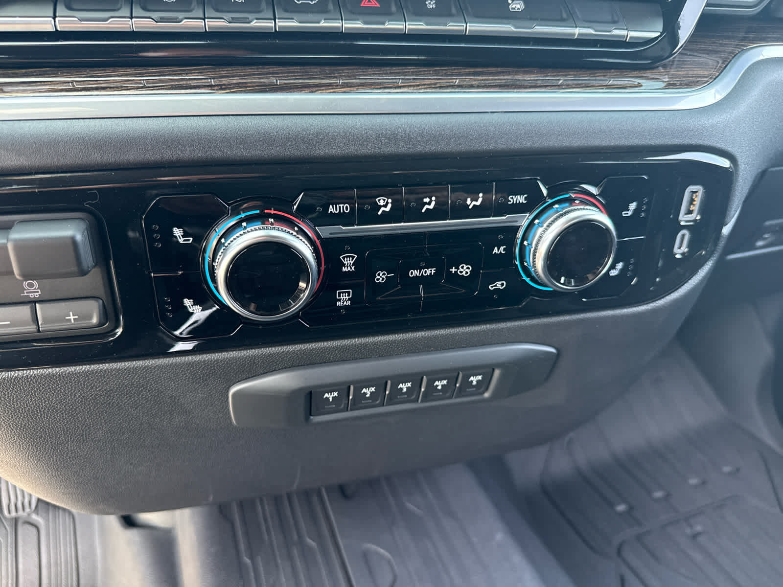 New 2026 GMC Sierra 3500 SLE AWD/4WD image 21