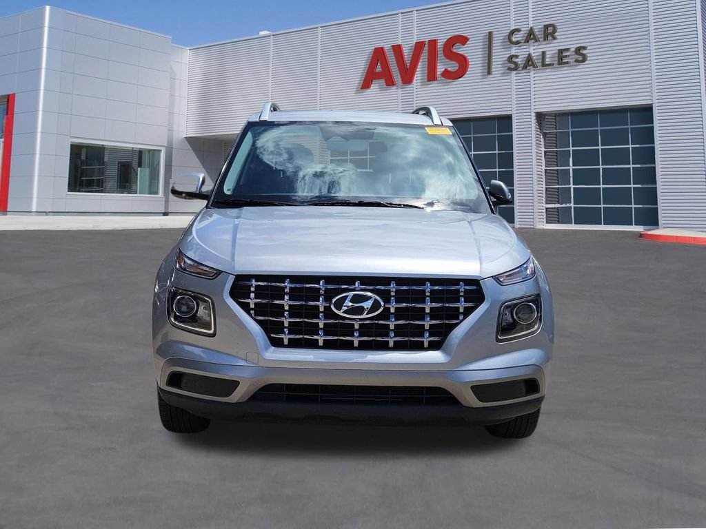 Used 2025 Hyundai Venue SEL FWD image 17