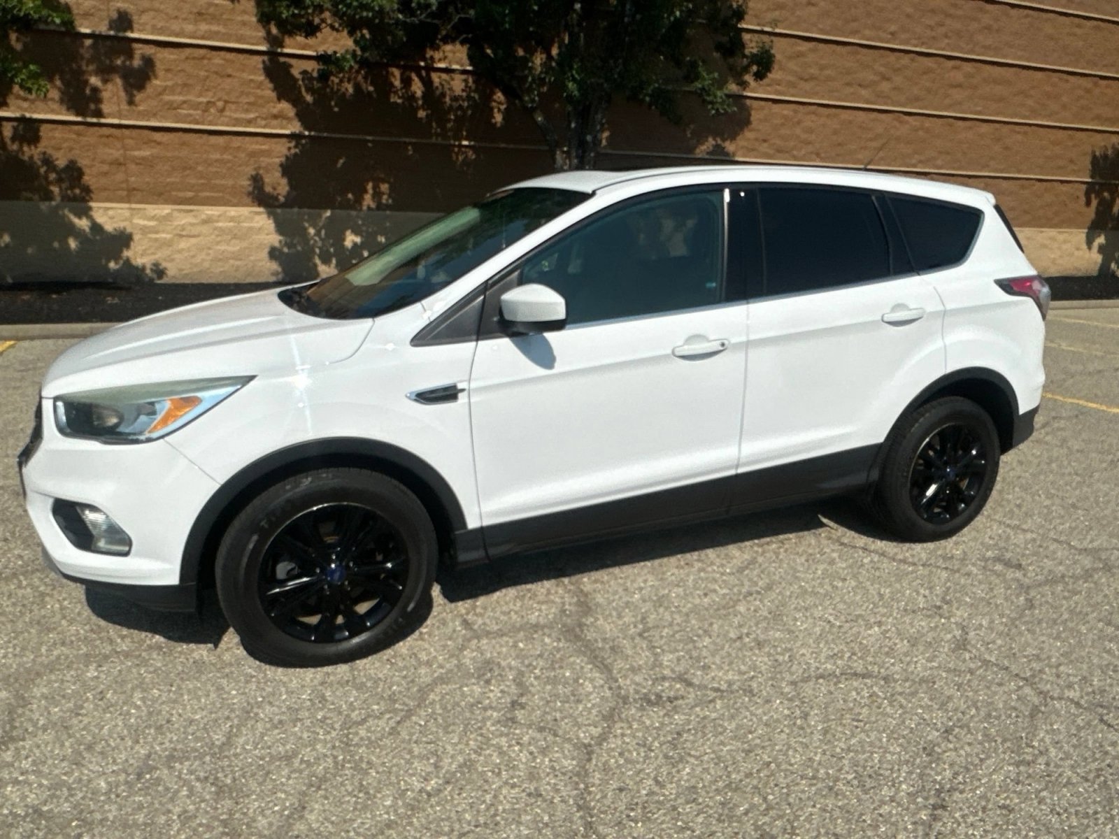 Used 2017 Ford Escape SE FWD image 8