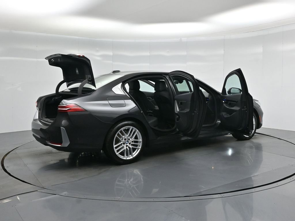 Used 2025 BMW 530i image 6