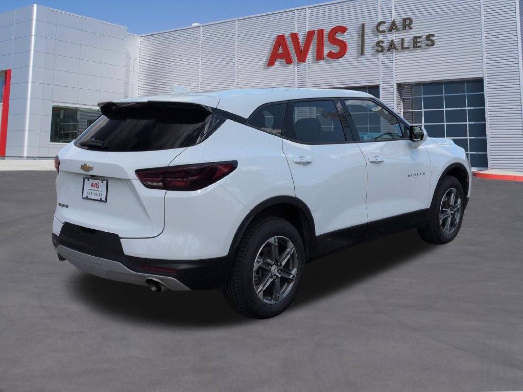 Used 2025 Chevrolet Blazer LT FWD image 6
