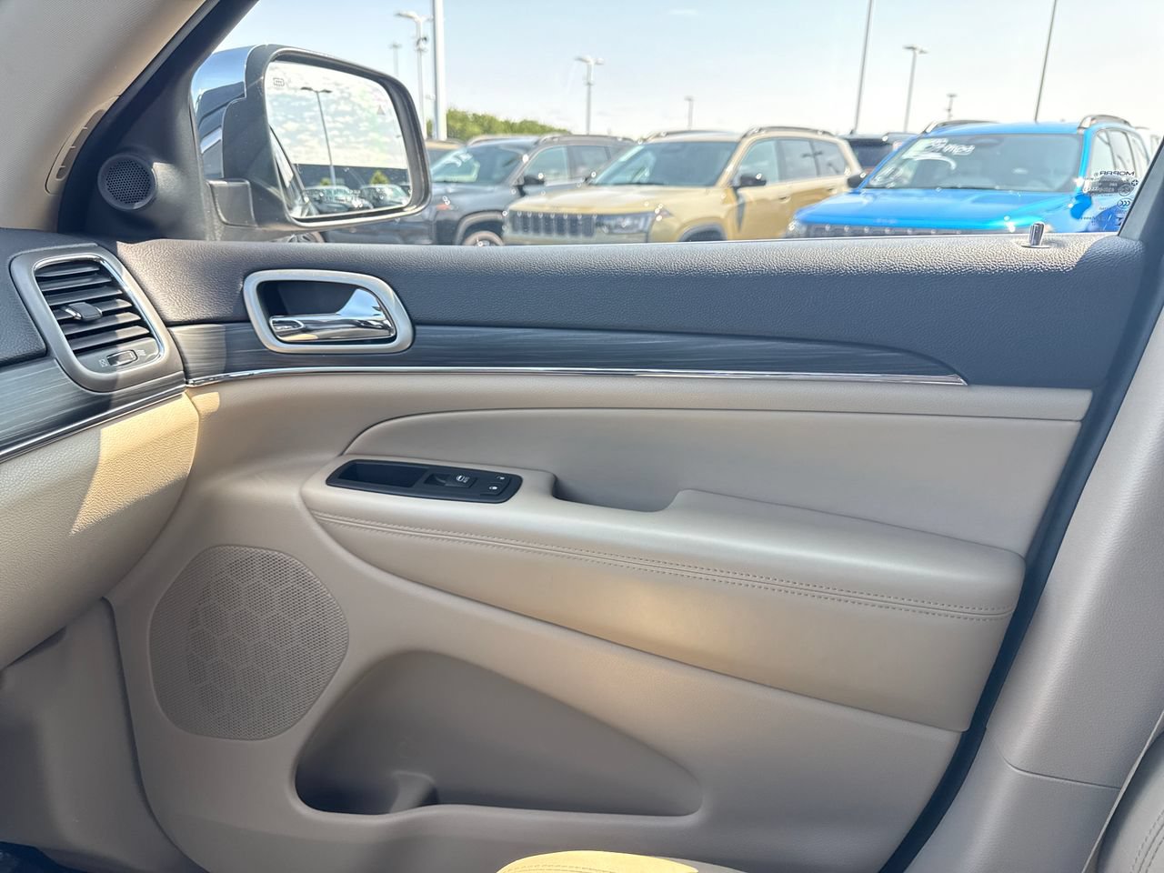 Used 2019 Jeep Grand Cherokee Limited AWD/4WD image 26