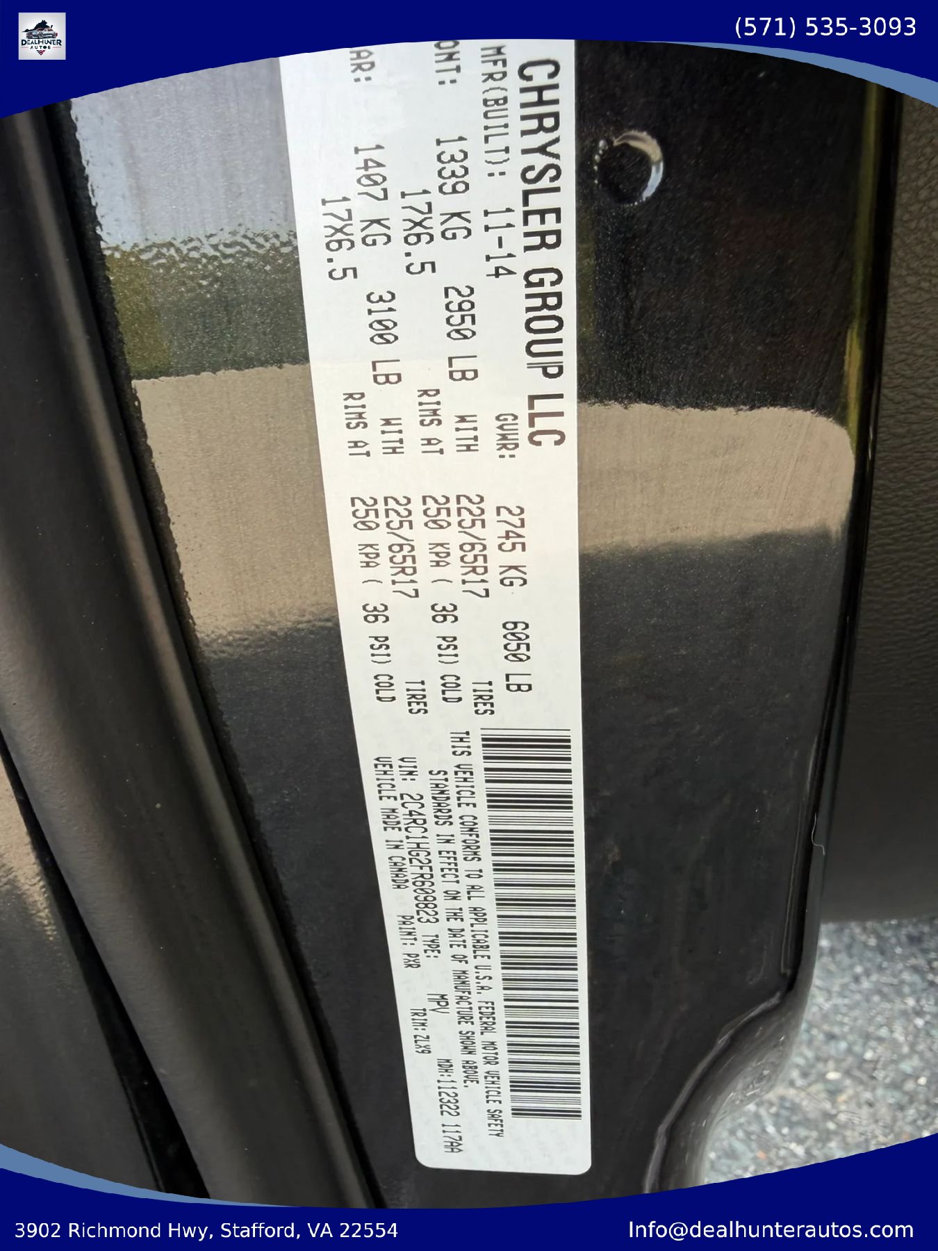 Used 2015 Chrysler Town & Country S FWD image 36