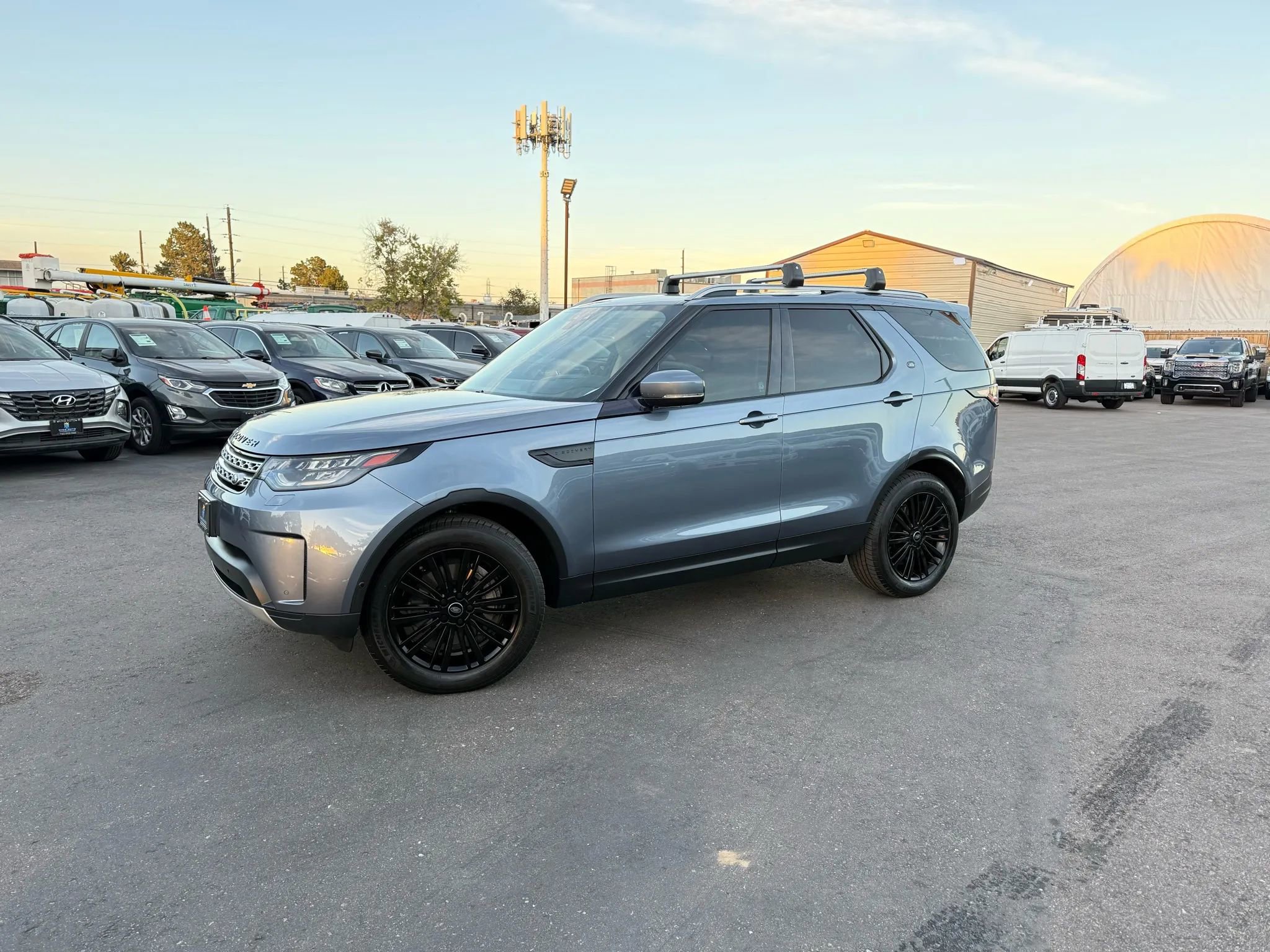 Used 2019 Land Rover Discovery HSE image 2