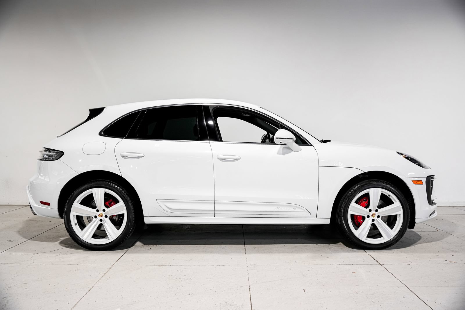 Used 2023 Porsche Macan S AWD/4WD image 2