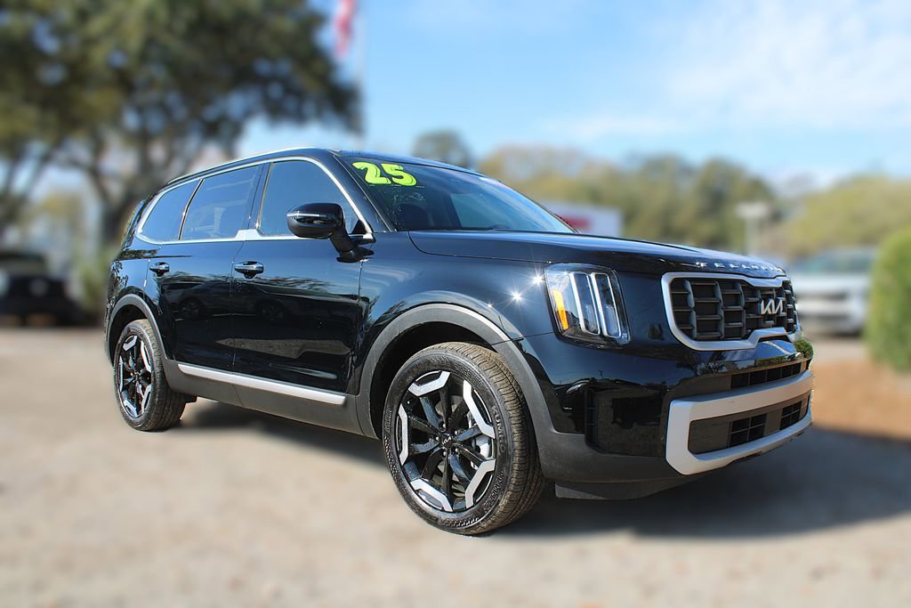 Used 2025 Kia Telluride S image 3