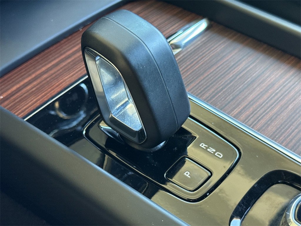 Certified 2023 Volvo XC60 B5 Plus image 21