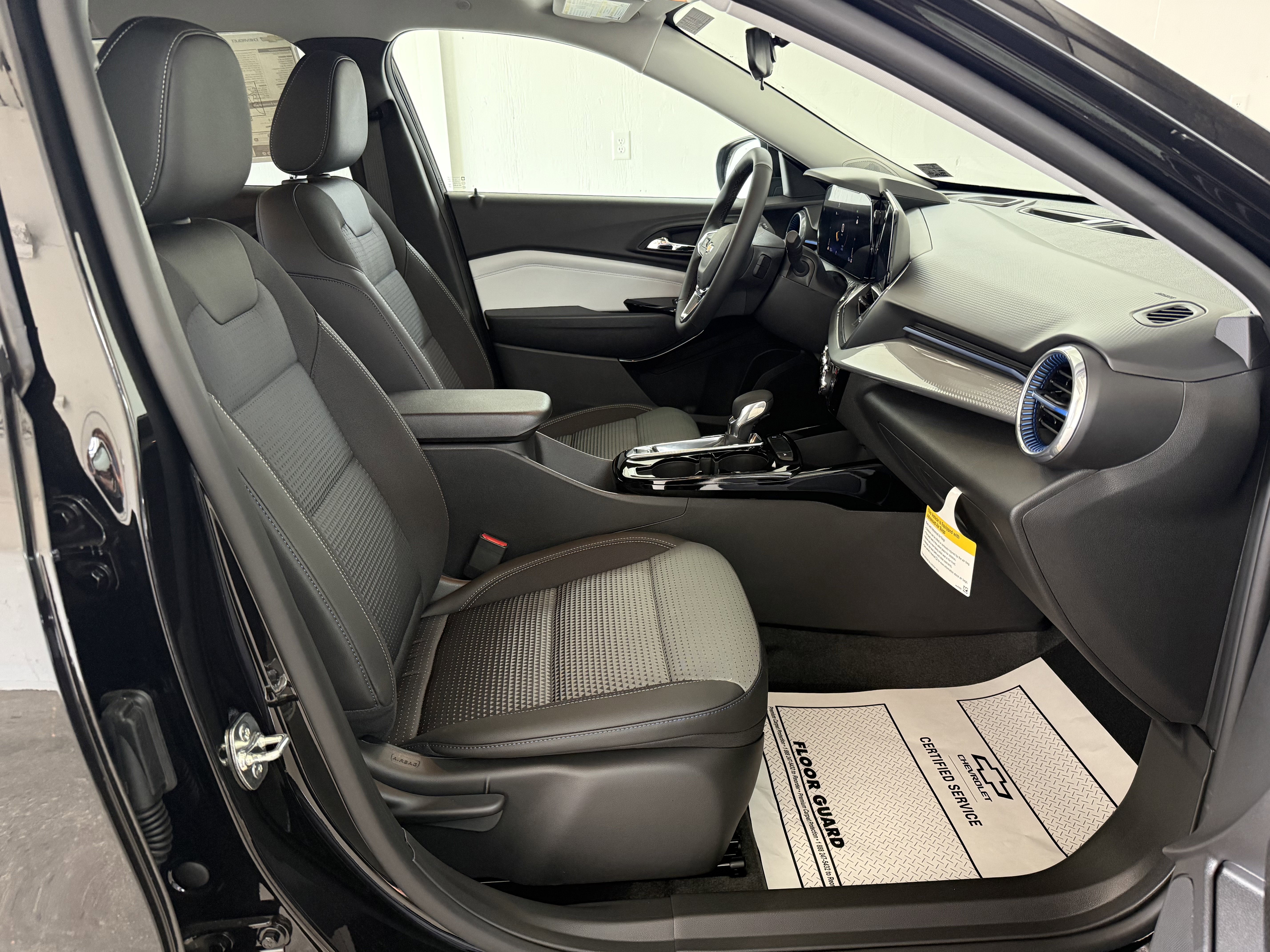 New 2026 Chevrolet Trax LT w/ LT Convenience Package image 26