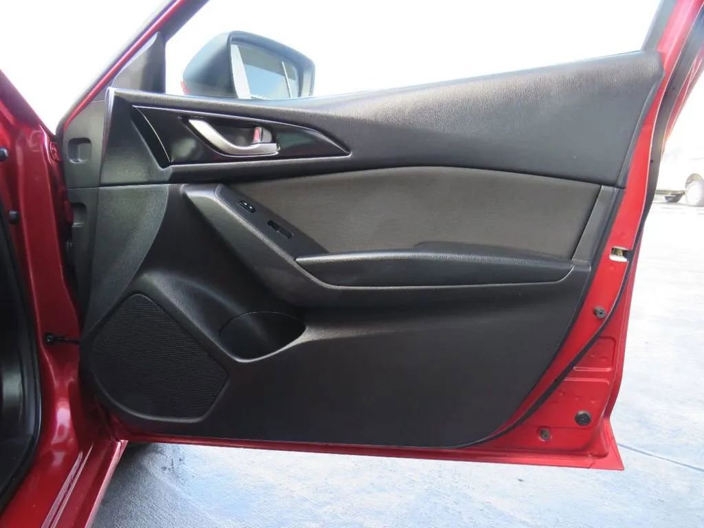 Used 2016 MAZDA MAZDA3 i Sport FWD image 39