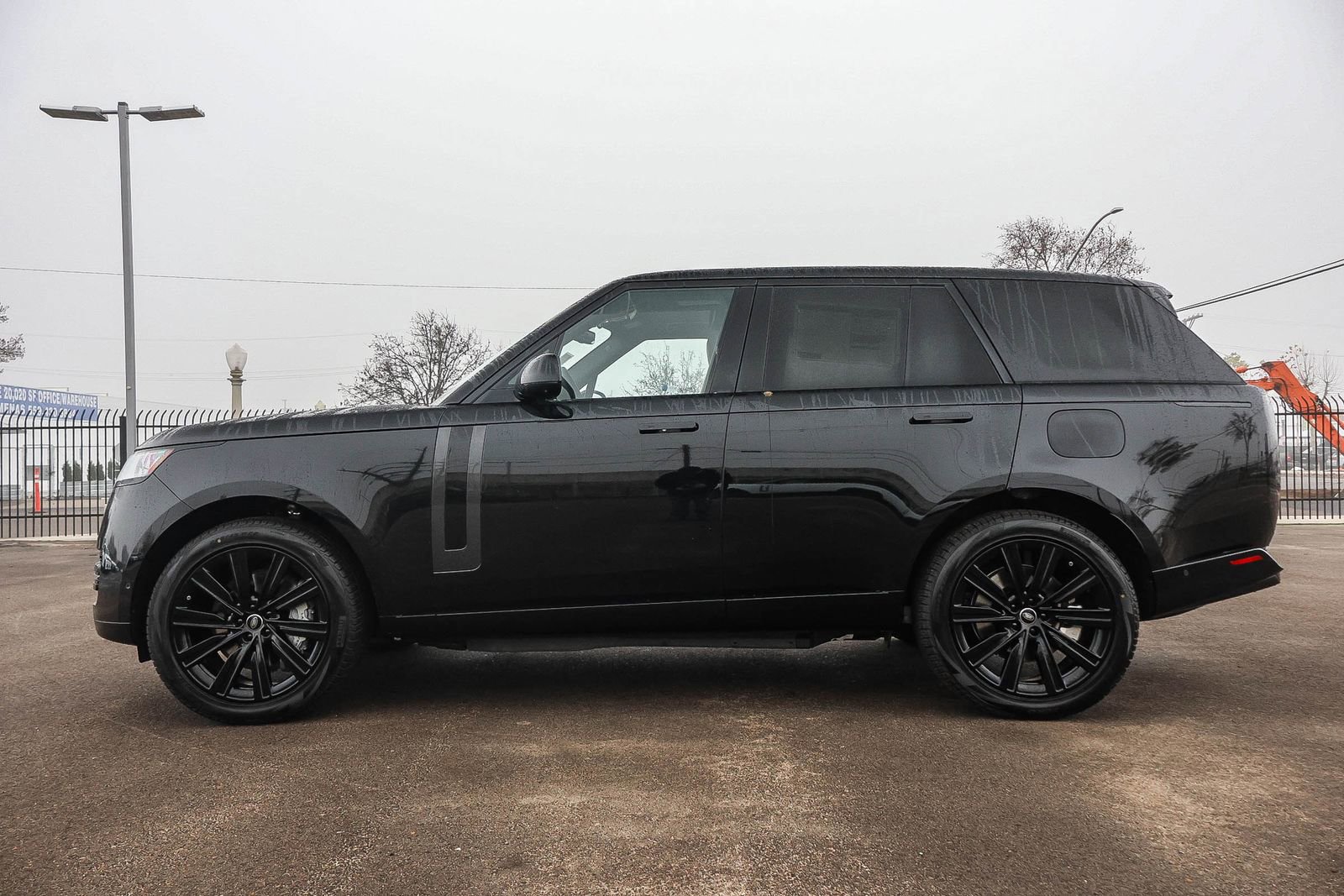 New 2025 Land Rover Range Rover SE image 8
