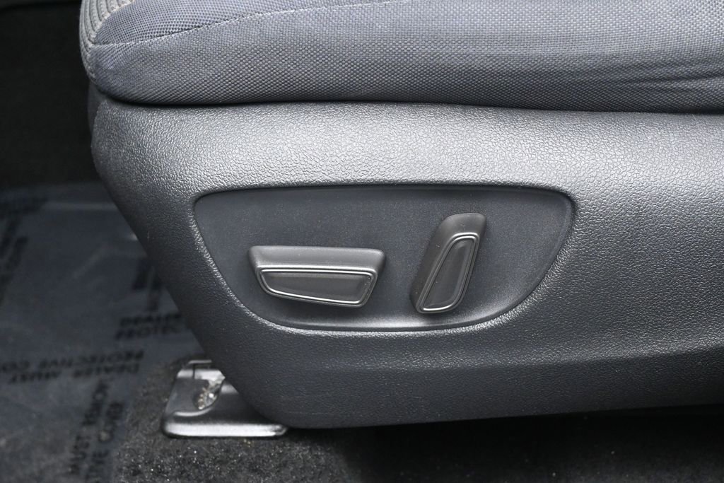 Used 2022 Toyota Highlander L AWD/4WD image 12