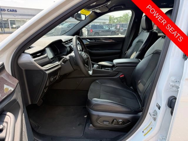 Used 2023 Jeep Grand Cherokee Altitude AWD/4WD image 6