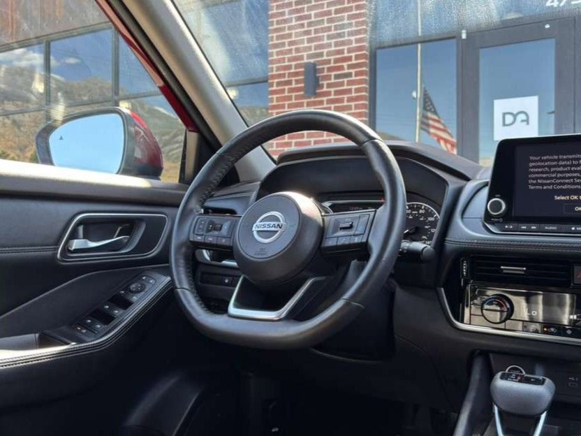 Used 2021 Nissan Rogue SV w/ Premium Package image 13
