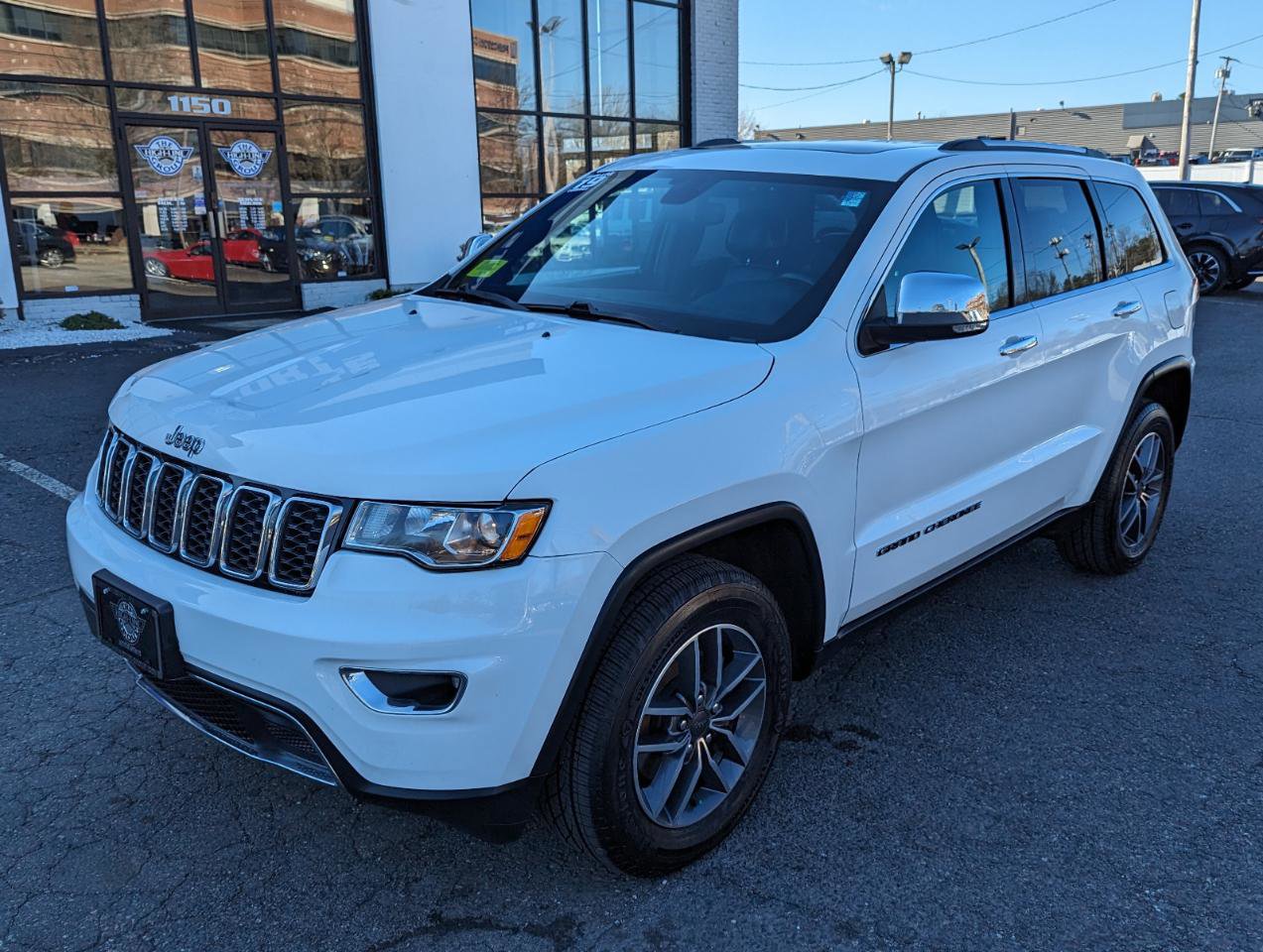 Used 2019 Jeep Grand Cherokee Limited AWD/4WD image 2