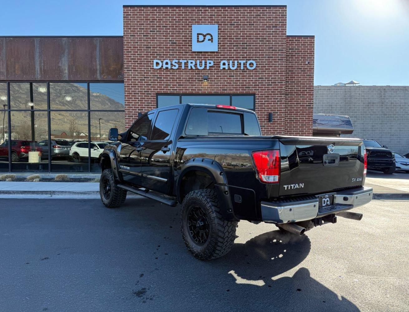 Used 2015 Nissan Titan SV w/ SV Value Truck Package image 5