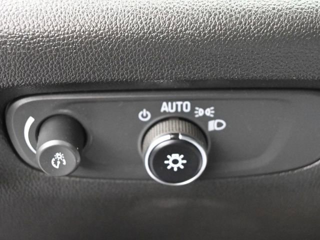 Used 2023 Chevrolet Traverse LT FWD image 38