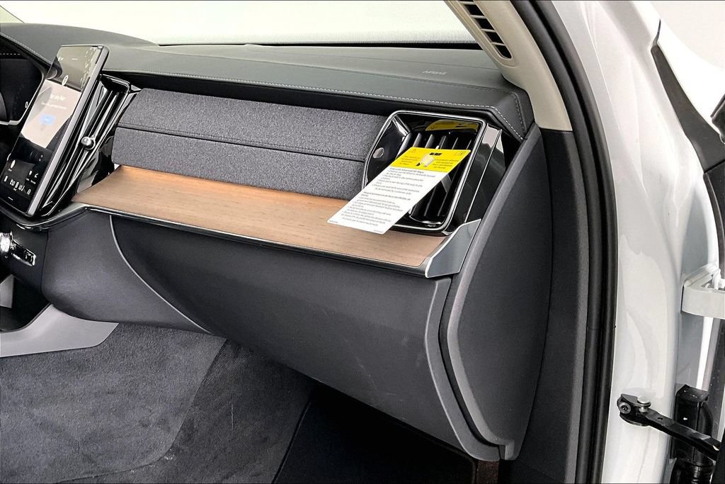 New 2026 Volvo XC90 B5 Plus AWD/4WD image 13