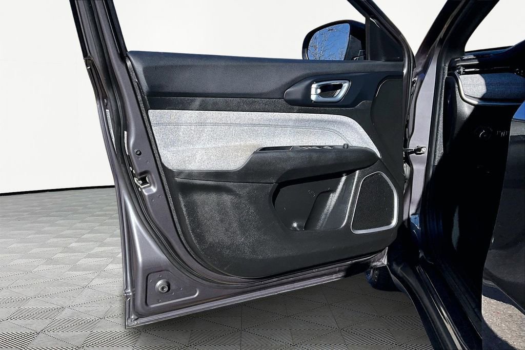 Used 2024 Jeep Compass Latitude image 23