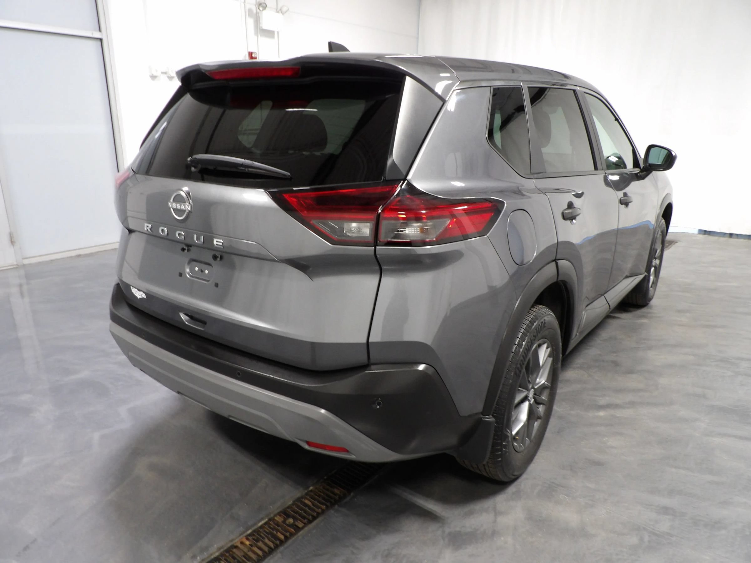 Used 2022 Nissan Rogue S FWD image 5