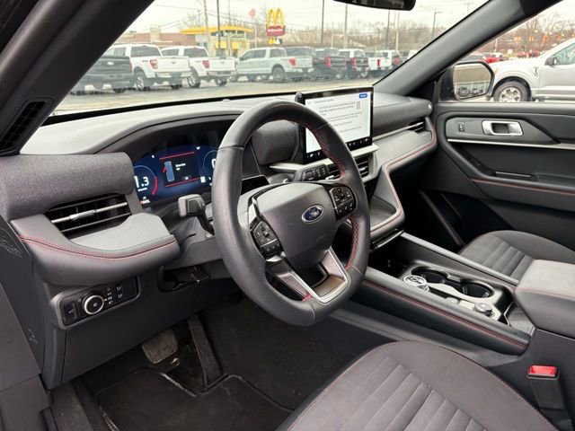Used 2025 Ford Explorer ST-Line image 7