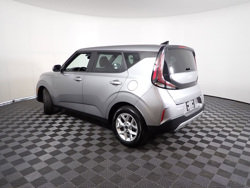 Used 2025 Kia Soul LX w/ LX Technology Package image 14