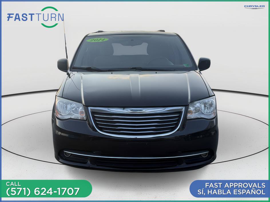 Used 2014 Chrysler Town & Country Touring FWD image 3