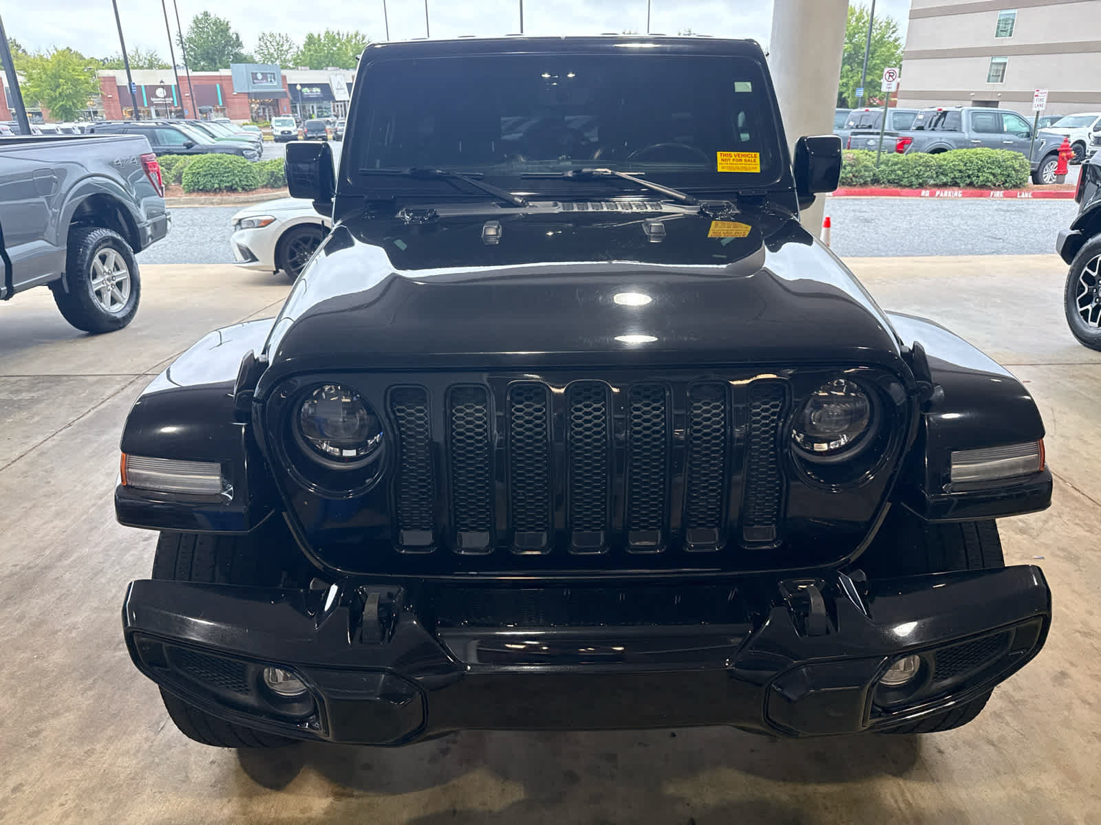 Used 2023 Jeep Wrangler Unlimited Sahara AWD/4WD image 4