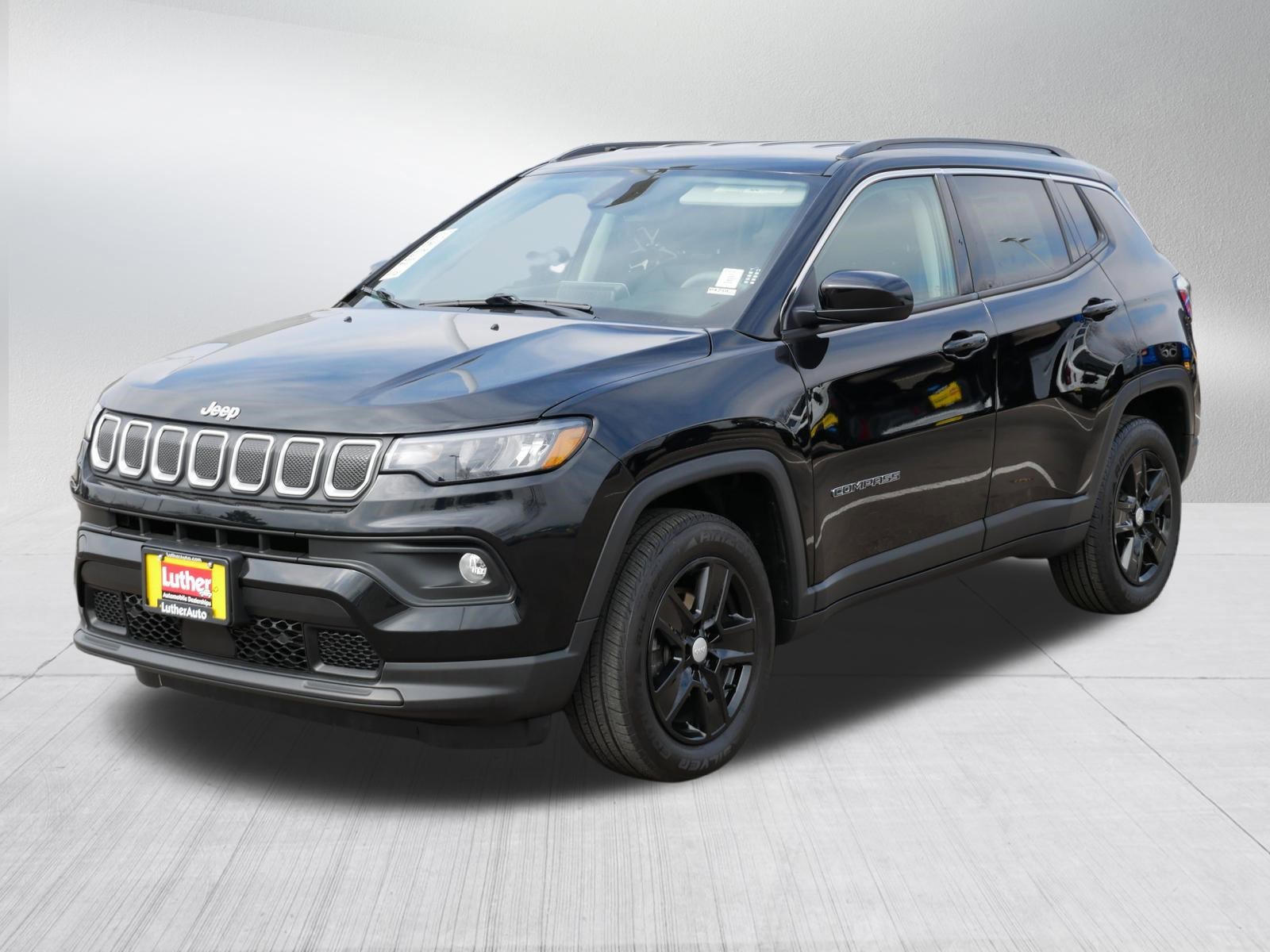 Used 2022 Jeep Compass Latitude image 3