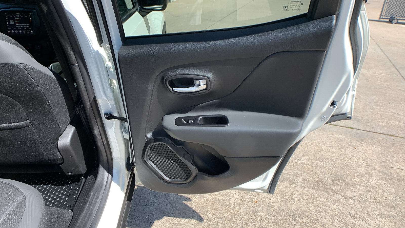 Used 2023 Jeep Renegade Latitude w/ Premium Group AWD/4WD image 21