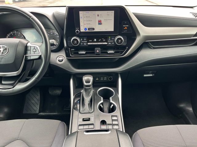 Used 2024 Toyota Highlander LE image 5