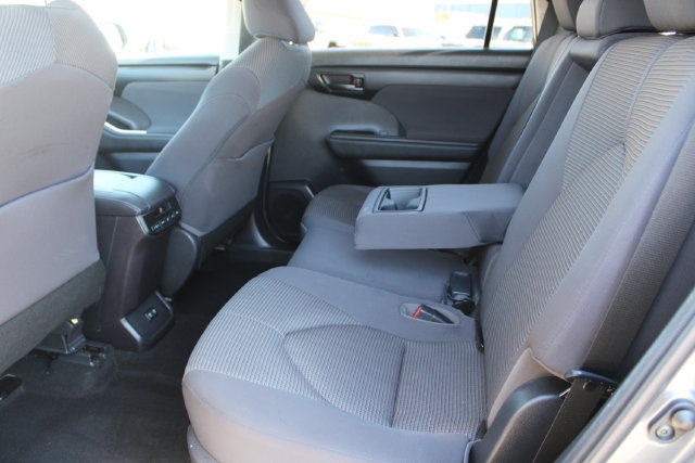 Used 2020 Toyota Highlander LE FWD image 38
