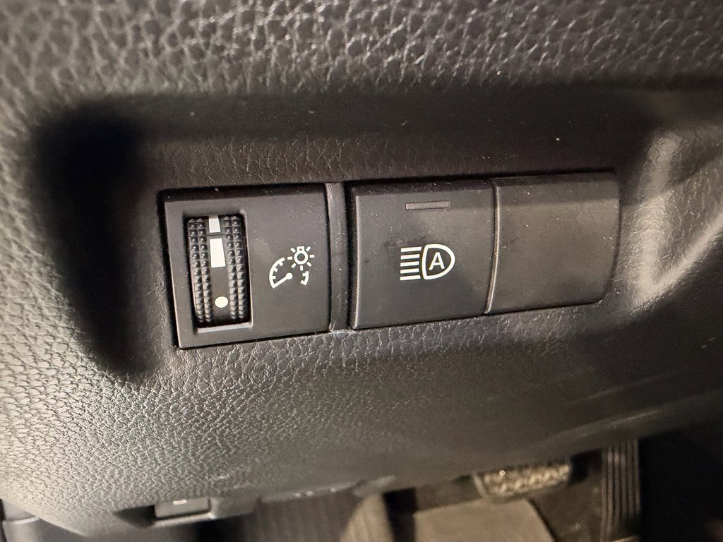 Used 2021 Toyota RAV4 LE image 14