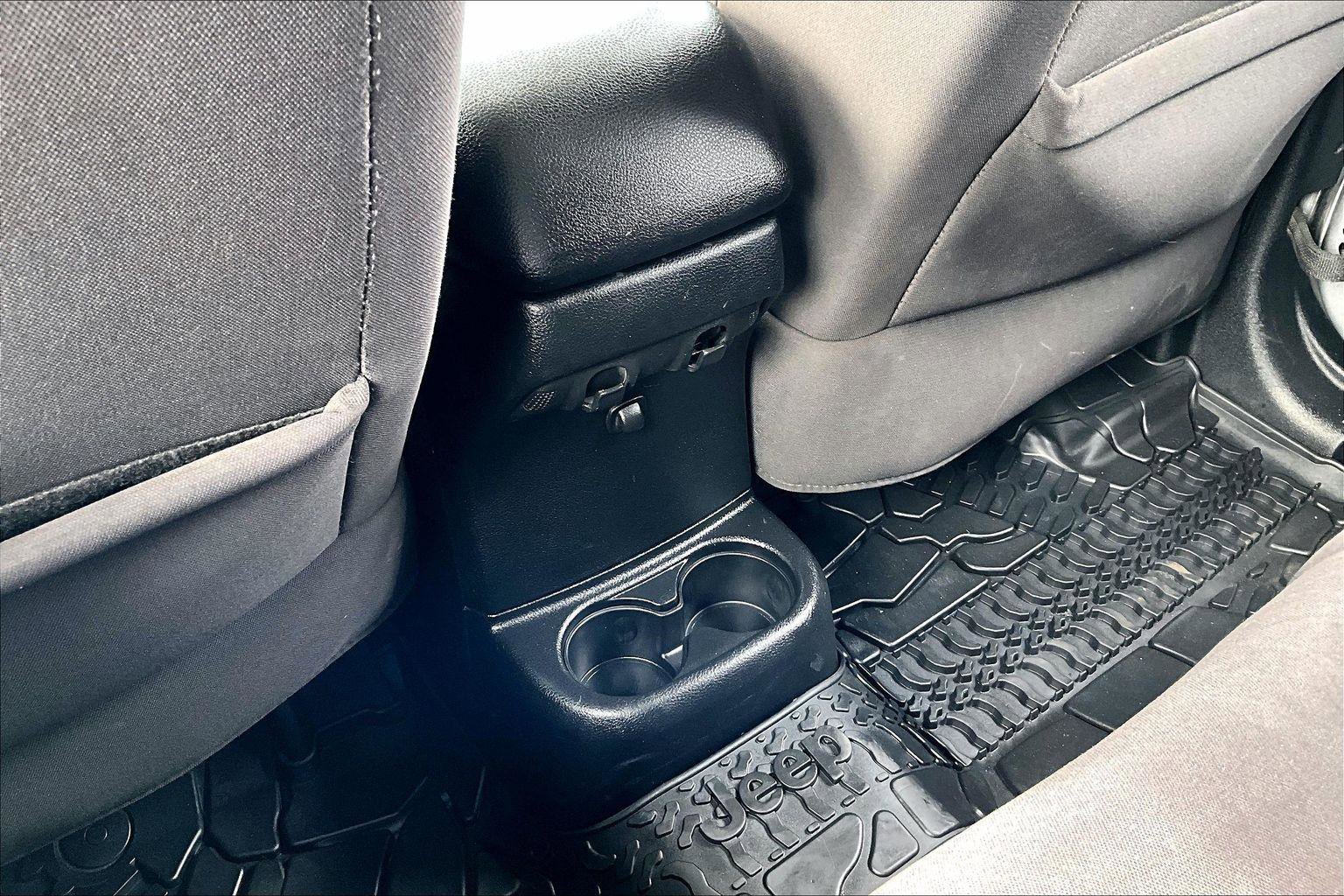Used 2014 Jeep Wrangler Unlimited Sport AWD/4WD image 34