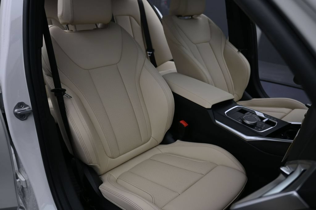 New 2026 BMW 330i xDrive Sedan w/ Premium Package AWD/4WD image 21