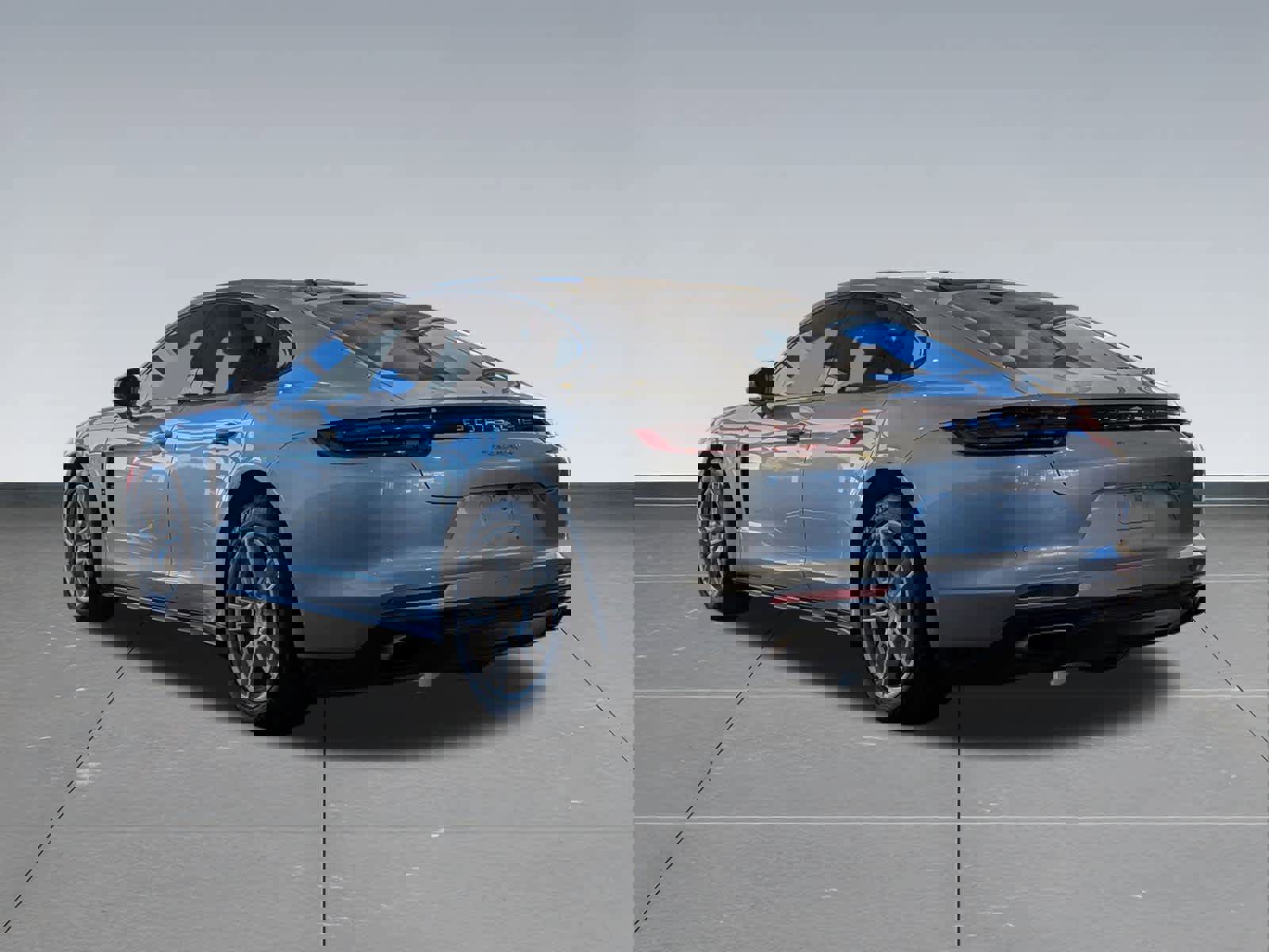 Used 2017 Porsche Panamera 4 image 4