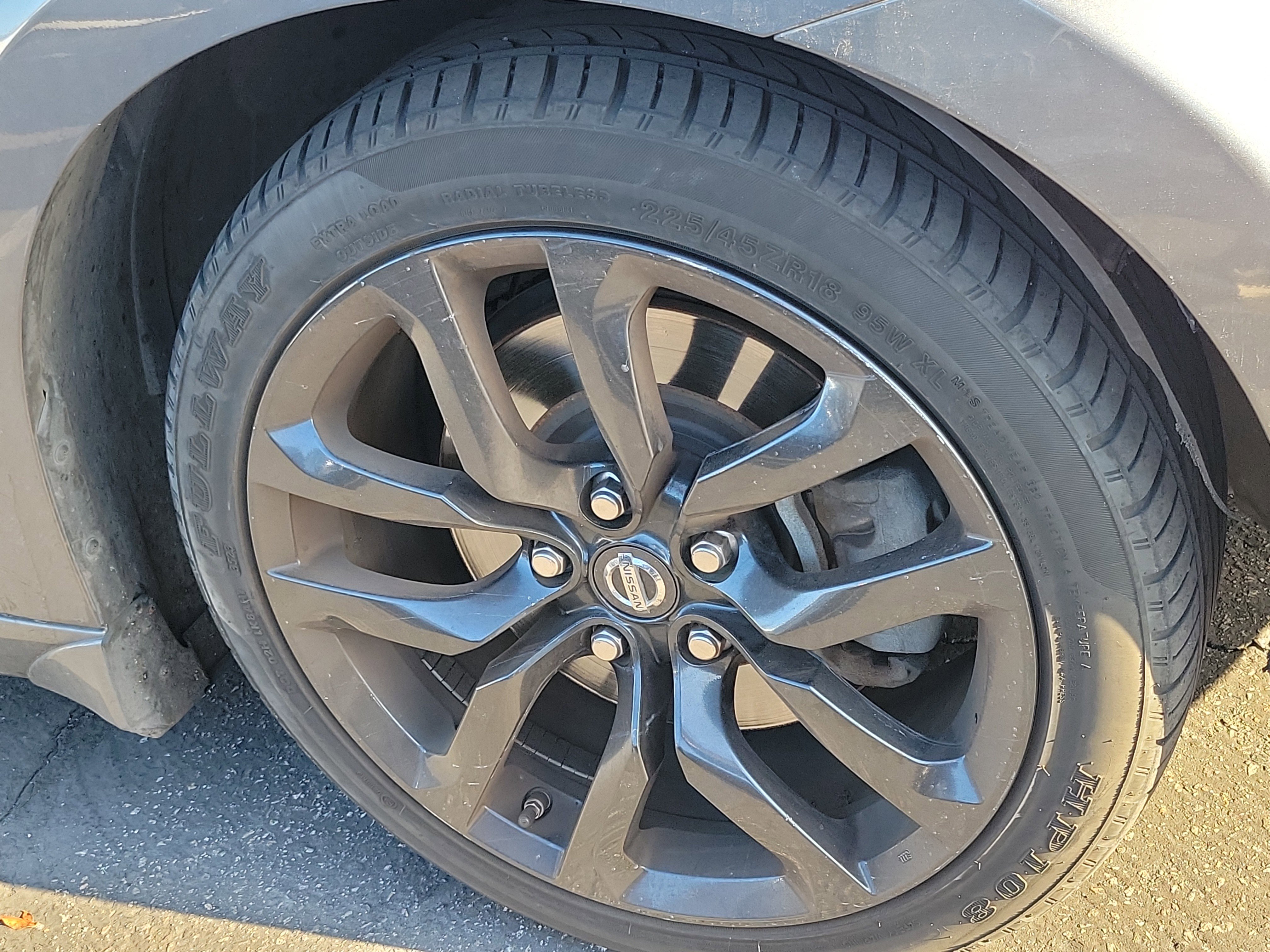 Used 2016 Nissan 370Z Coupe RWD image 4