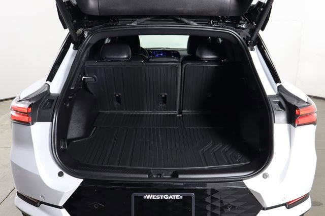 Used 2024 Chevrolet Equinox EV RS w/ LPO, All-Weather Mat Package FWD image 17