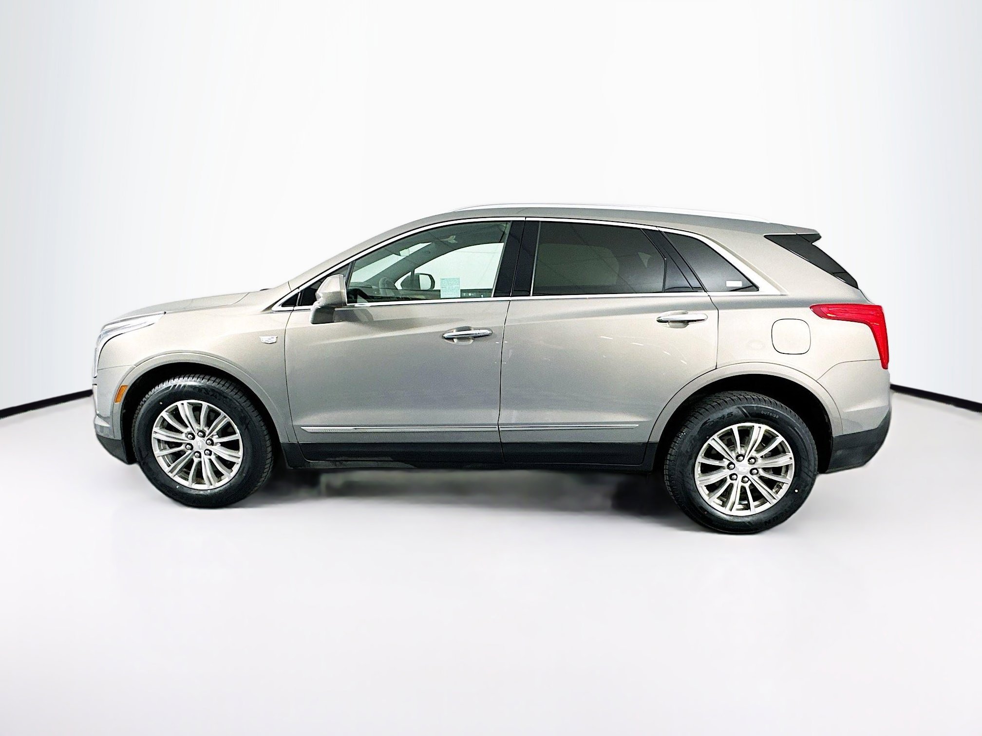 Used 2018 Cadillac XT5 Luxury w/ Driver Awareness Package AWD/4WD image 4
